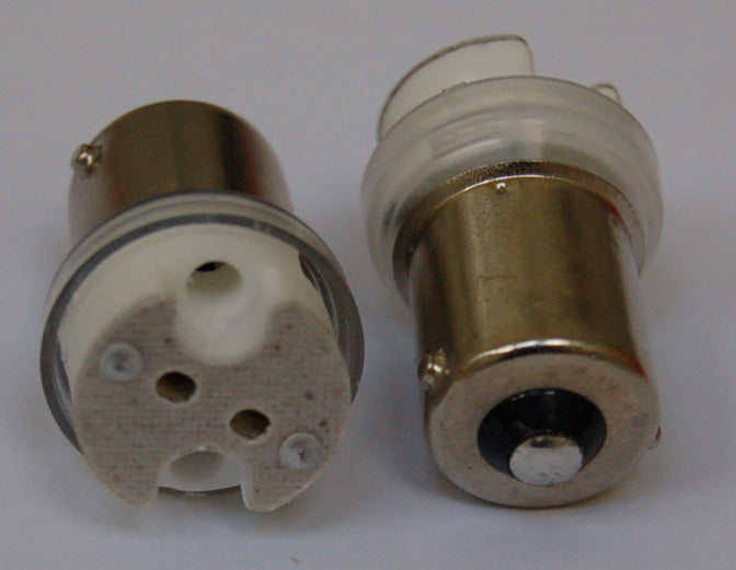 ADAPTER: CONVERTS B15S SOCKET